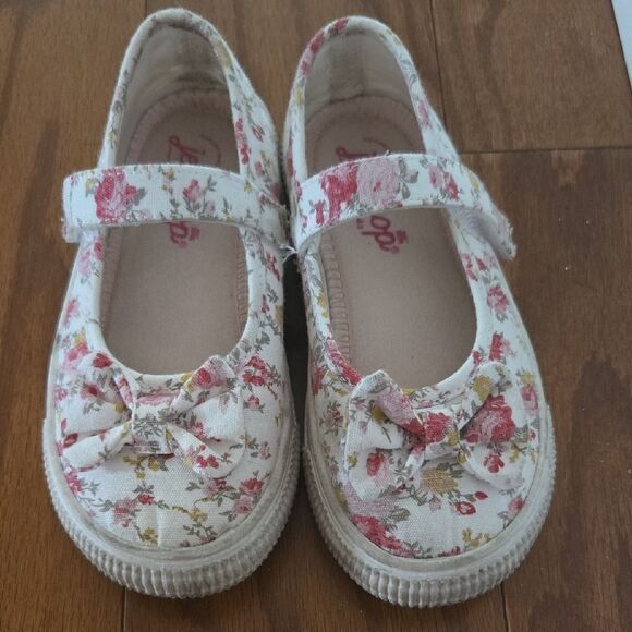 Jellypop Other - Jellypop White and Pink Dress Shoes with Floral Design